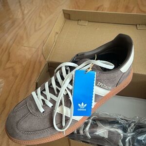 BRAND NEW Adidas Spezial Woman’s Brown and White Sneakers 👟